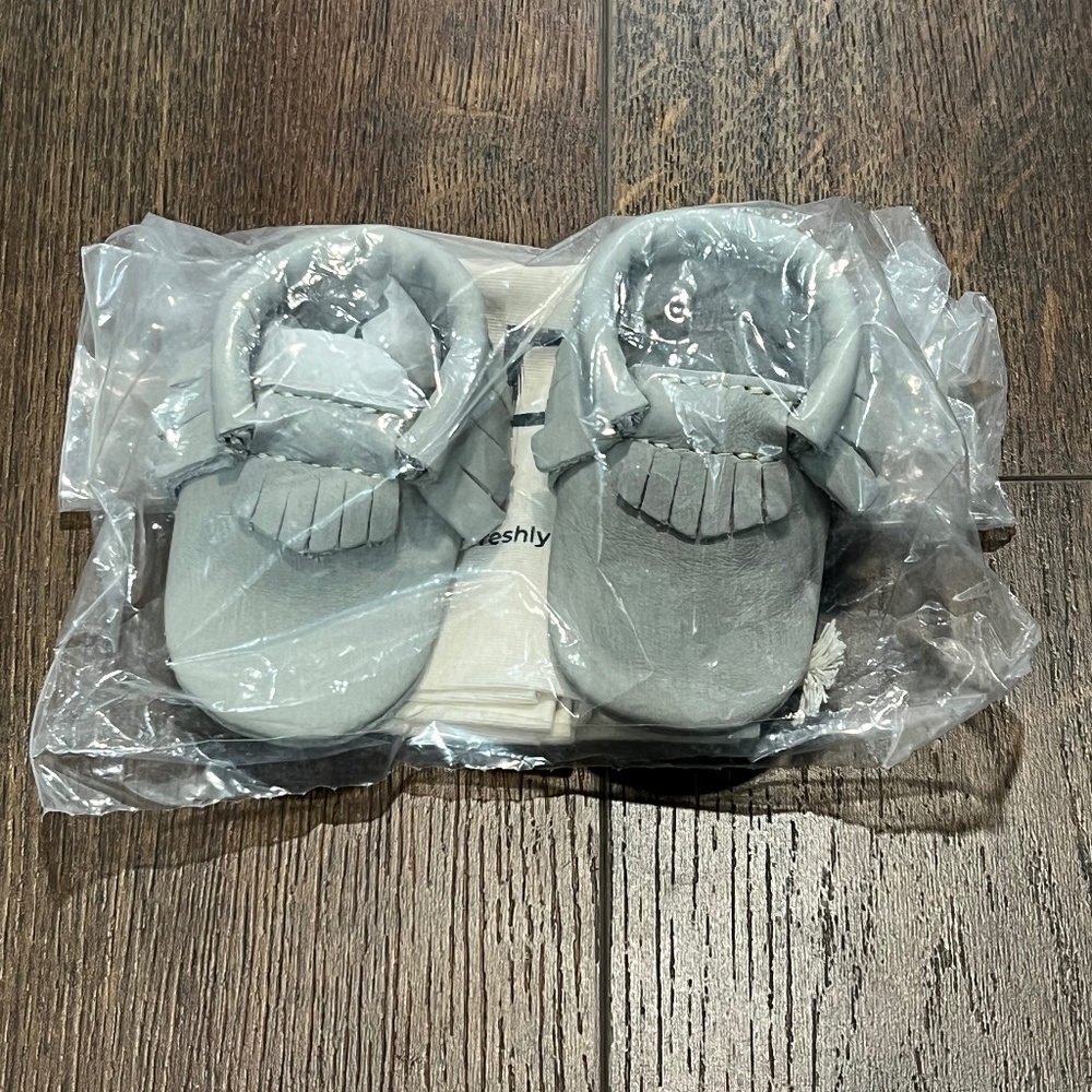 NWT Freshly Picked Baby Moccasins Size 0